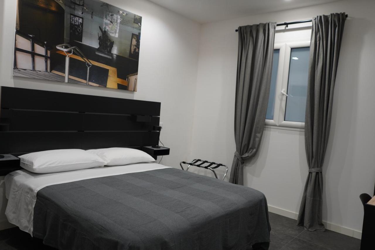 Bed and Breakfast Dimora Metro Santacroce Nápoles Exterior foto